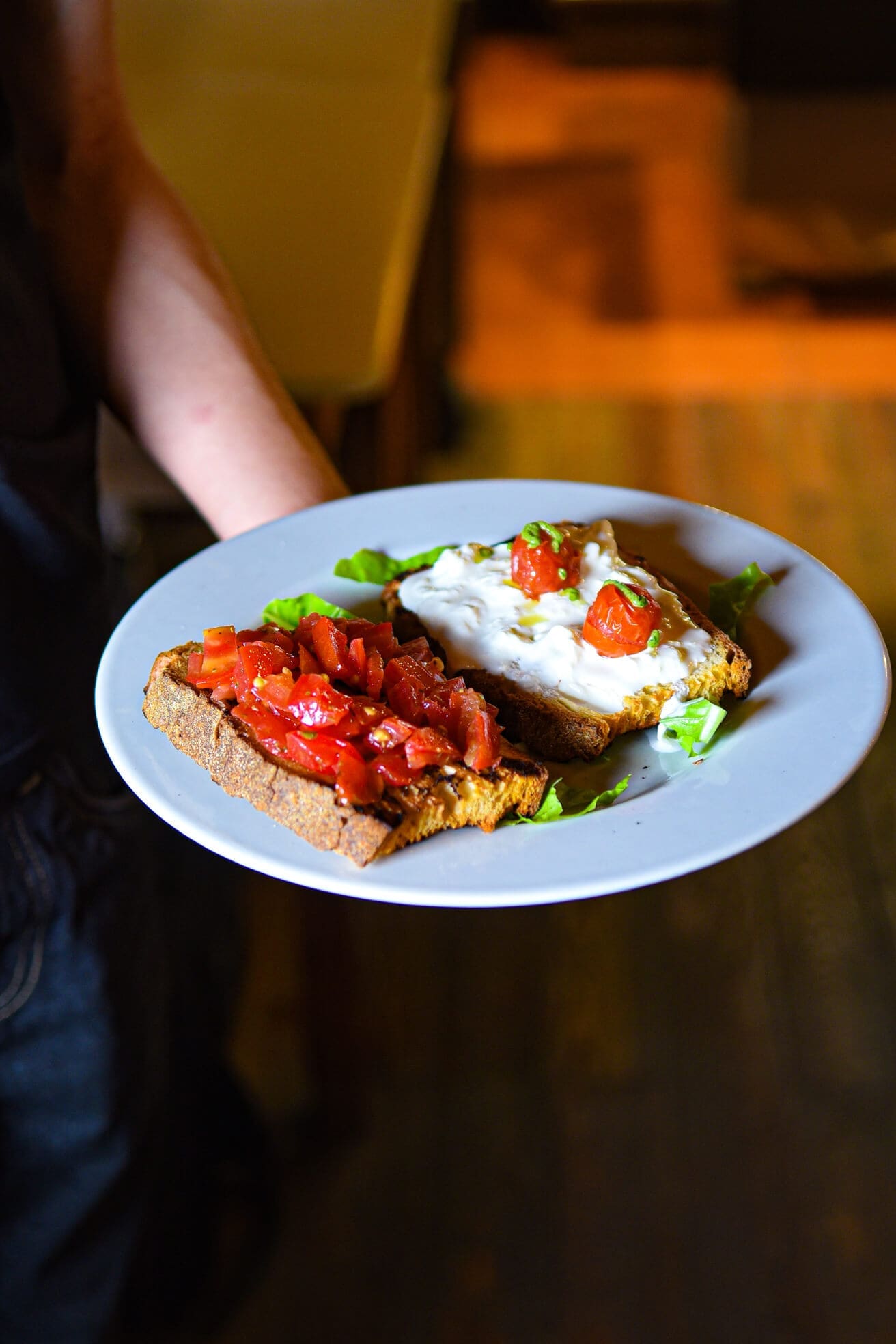 Bruschette con pomodoro e stracciatella