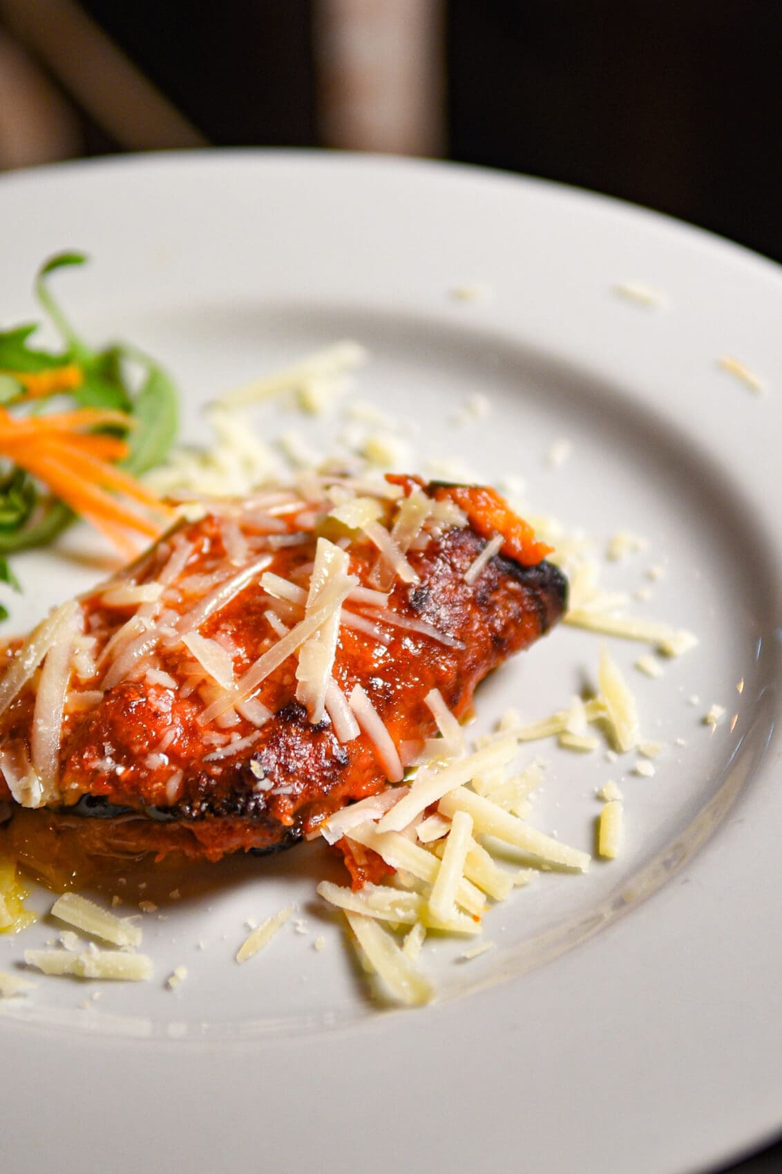 Melanzana gratinata con pomodoro e scaglie di grana